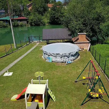 Loža Vikendica Uz Rijeku *