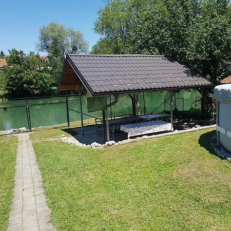 Loža Vikendica Uz Rijeku